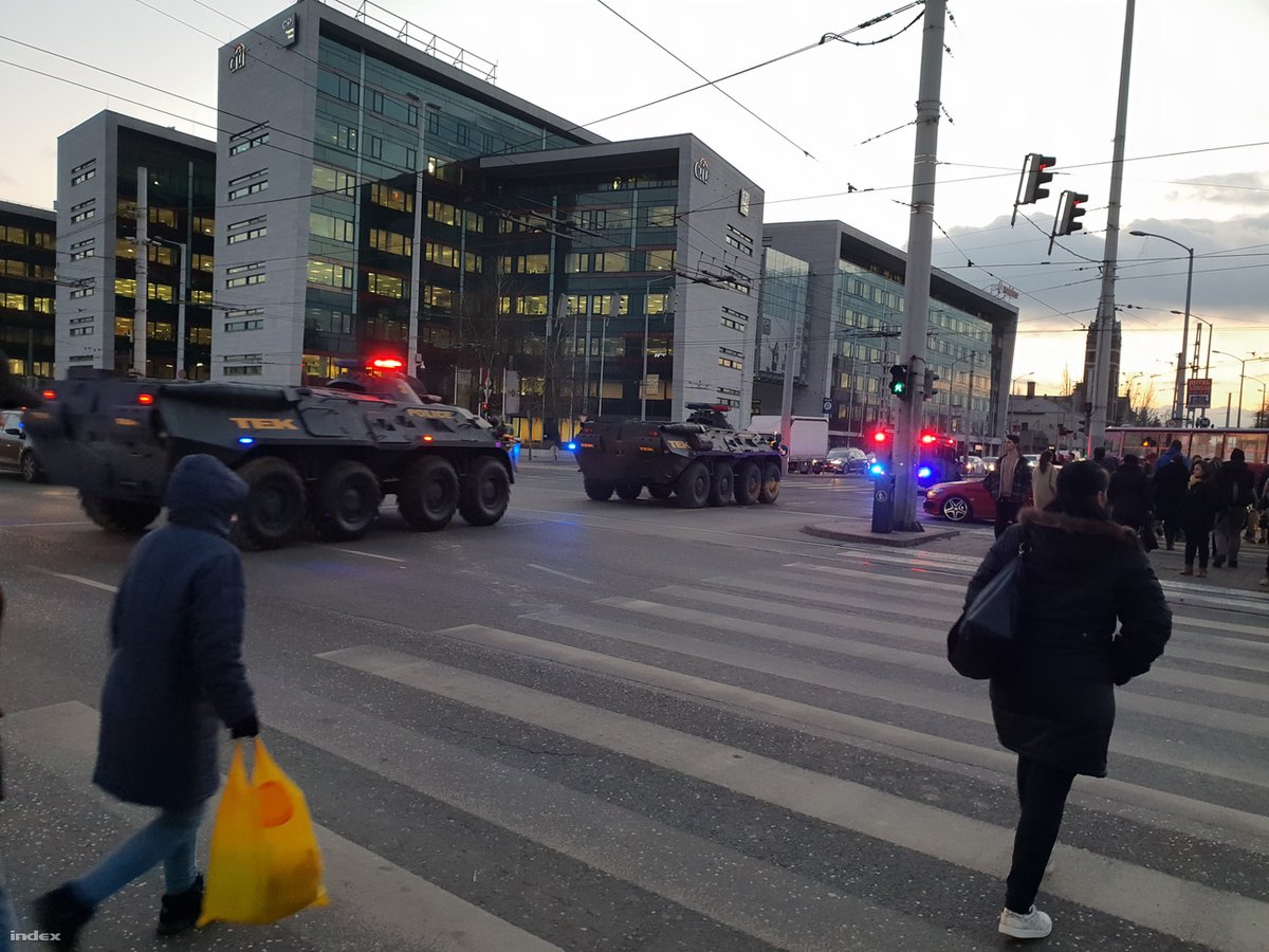 Orbán's TEK (counter terrorism commando brigade) heading downtown. 
