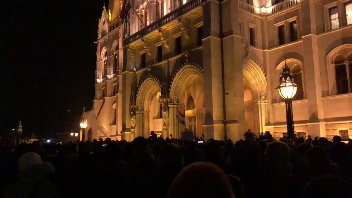 Protest in Budapest tonight, police several times used pepper spray